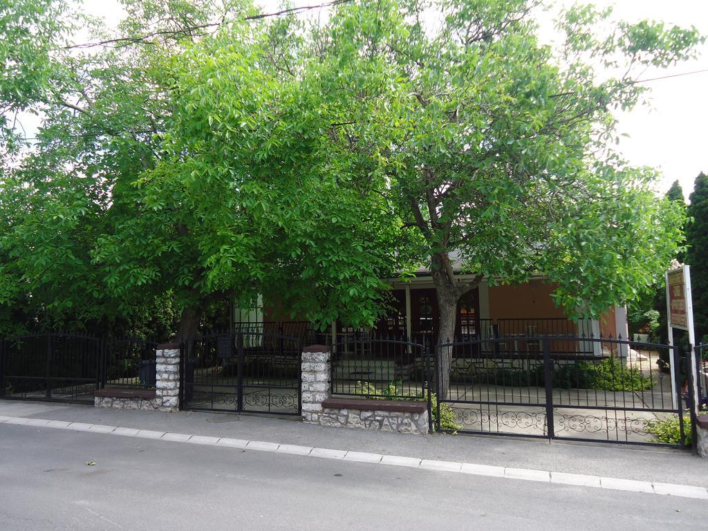 Holiday Apartmanhaz Balatonfüred Rom bilde